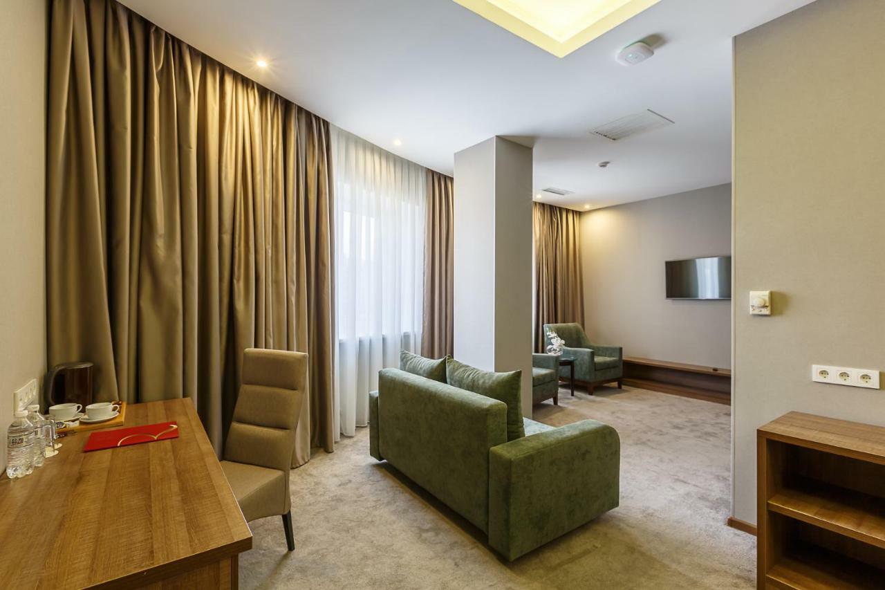 Renion Hills Hotel Almaty Extérieur photo